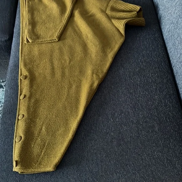 Knit sweater with buttons - Picture 3 of 4